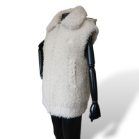 Colete Moncler Off White com Pelo Interno e Capuz-36