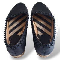 Espadrille Christian Louboutin Preta com Spikes-36