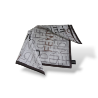 Lenço Fendi Monograma Cinza Lenço Fendi Monograma Cinza