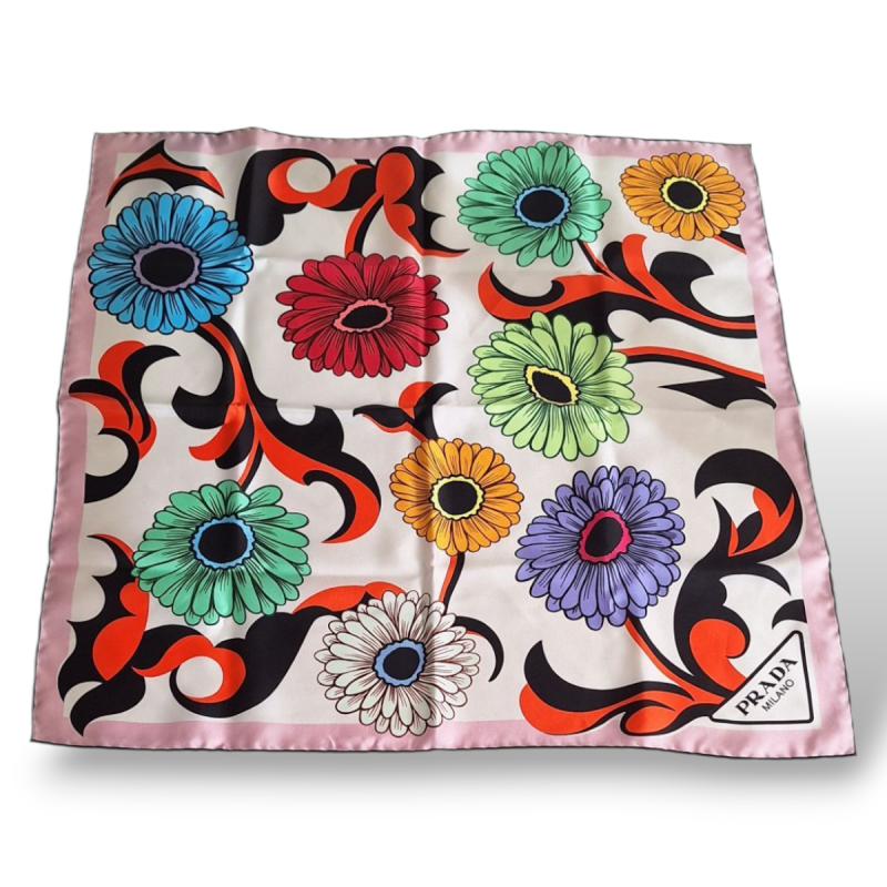Lenço Prada com Estampa Floral Lenço Prada com Estampa Floral