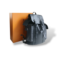 Mochila Louis Vuitton Christopher MM Preta 