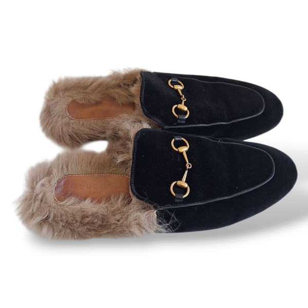 Mule Gucci Horsebit Preta com Pelinhos-38