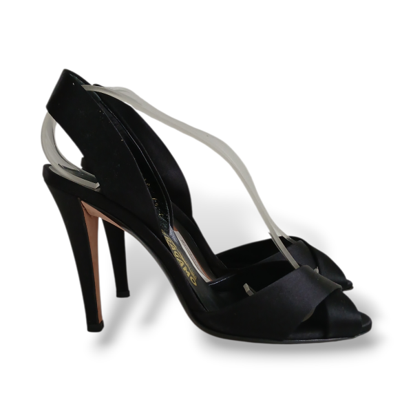 Sandália Salvatore Ferragamo em Cetim Preto -36