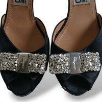 Peep Toe Salvatore Ferragamo em Cetim Preto com Laço-36