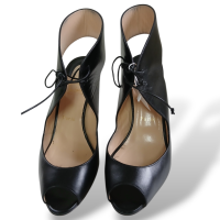 Peep Toe Christian Louboutin em Couro Preto-38