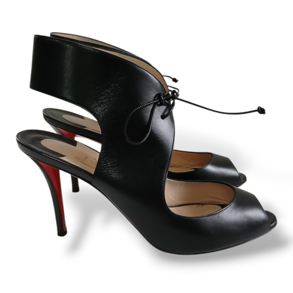 Peep Toe Christian Louboutin em Couro Preto-38