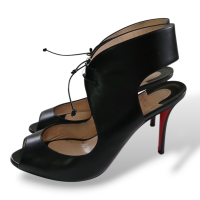 Peep Toe Christian Louboutin em Couro Preto-38