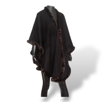 Poncho Sofia em Cashmere Preto com Pele