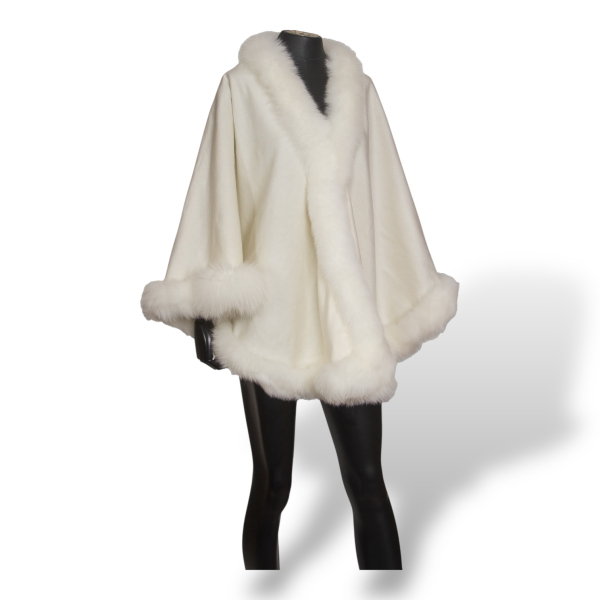 Poncho em Cashmere Off White com Pele