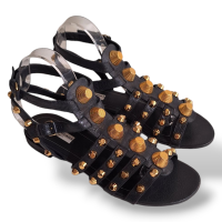 Rasteira Balenciaga Preta com Tachas Dourada-37