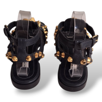 Rasteira Balenciaga Preta com Tachas Dourada-37