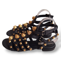 Rasteira Balenciaga Preta com Tachas Dourada-37