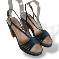 Sandália Chanel em Couro Azul Marinho Salto Bloco-39