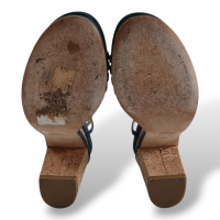 Sandália Chanel em Couro Azul Marinho Salto Bloco-39