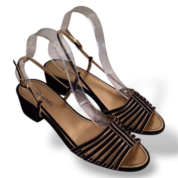 Sandália Chanel Camurça Preta Com Dourada -37 Sandália Chanel Camurça Preta Com Dourada -37