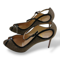 Sandália Christian Louboutin Metalizada com Detalhes Pretos em Verniz-38