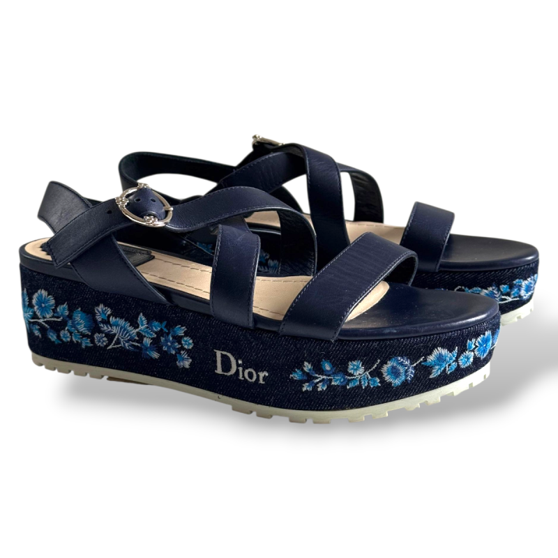 Sandália Christian Dior Couro Azul e Denim - 35 Sandália Christian Dior Couro Azul e Denim - 35