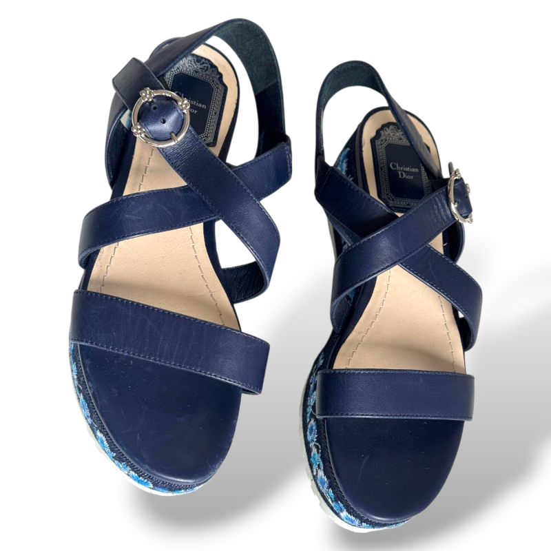 Sandália Christian Dior Couro Azul e Denim - 35 Sandália Christian Dior Couro Azul e Denim - 35