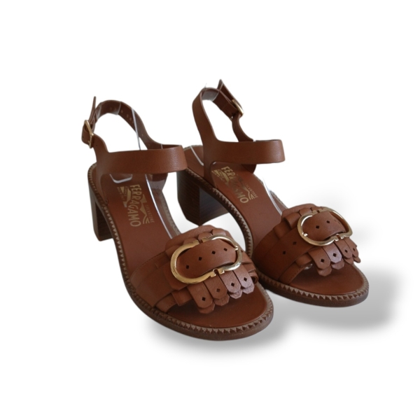 Sandália Salvatore Ferragamo Caramelo - 36