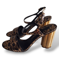 Sandália Salvatore Ferragamo Estampada com Salto Dourado-35