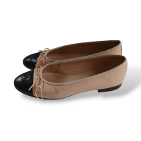Sapatilha Chanel Cap Toe Bege com Preto-38