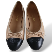 Sapatilha Chanel Cap Toe Bege com Preto-38