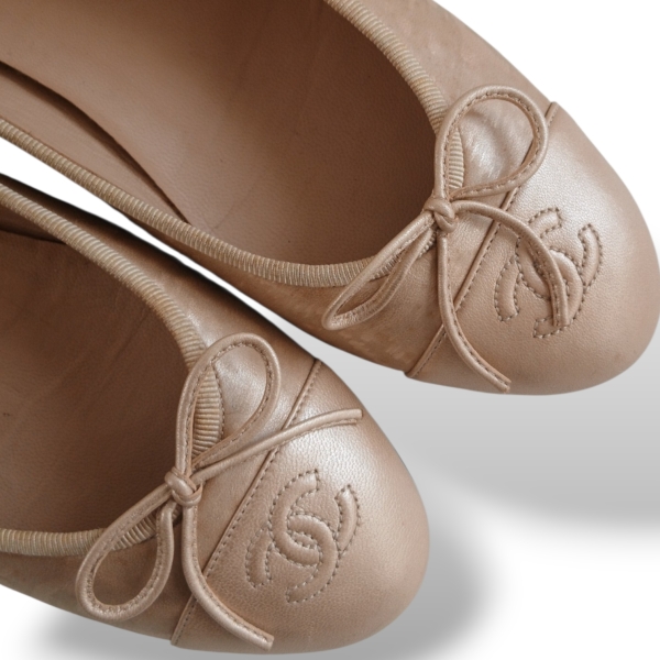 Sapatilha Chanel Dourada - 38