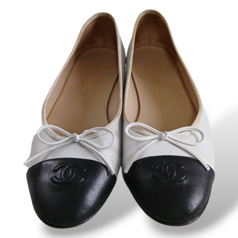 Sapatilha Chanel Cap Toe Branca com Preto-39