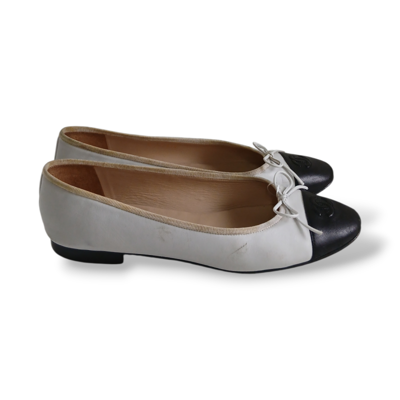 Sapatilha Chanel Cap Toe Branca com Preto-39