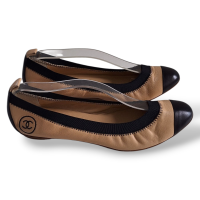 Sapatilha Chanel Bege e Preta com Elástico - 37 Sapatilha Chanel Bege e Preta com Elástico - 37
