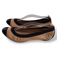 Sapatilha Chanel Bege e Preta com Elástico - 37 Sapatilha Chanel Bege e Preta com Elástico - 37