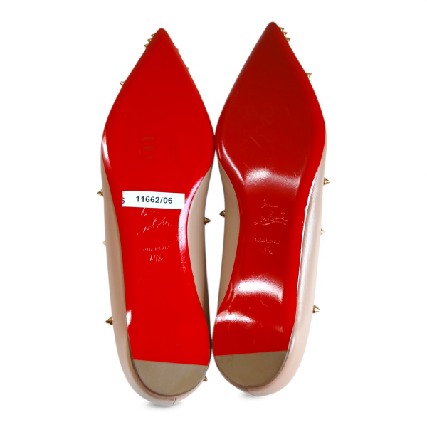 Sapatilha Christian Louboutin Bege com Spikes Dourados-40