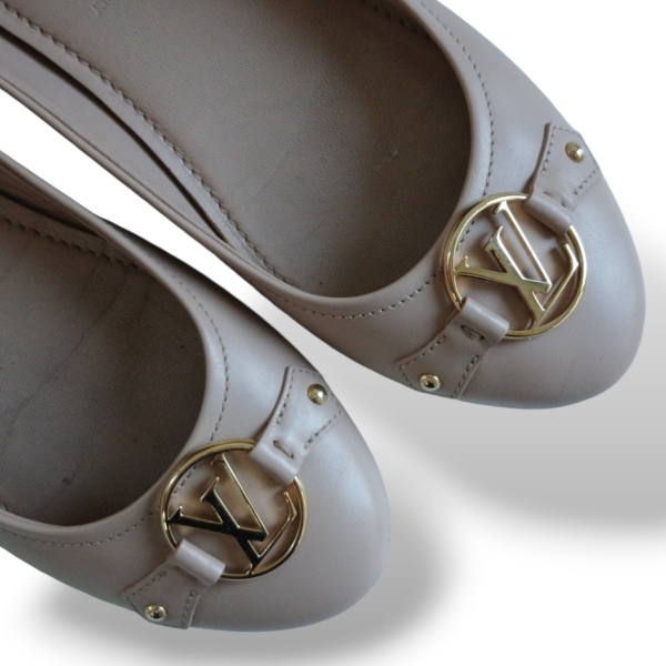 Sapatilha Louis Vuitton Dauphine Flat Bege - 36