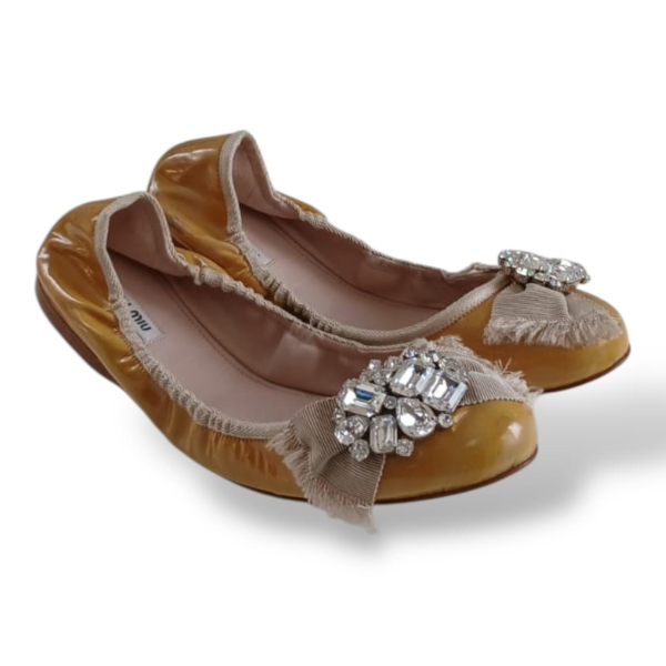 Sapatilha Miu Miu em Verniz Amarela com Pedras-39