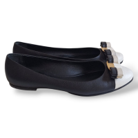 Sapatilha Salvatore Ferragamo Preta e Branca-36
