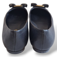 Sapatilha Salvatore Ferragamo Preta e Branca-36