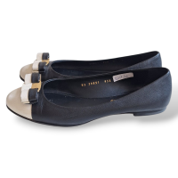 Sapatilha Salvatore Ferragamo Preta e Branca-36