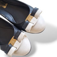 Sapatilha Salvatore Ferragamo Preta e Branca-36