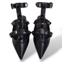 Sapatilha Valentino Garavani Roman Stud Preta 