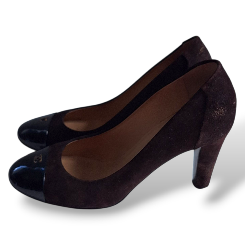 Scarpin Chanel Marrom em Camurça com Bico em Verniz Preto-37