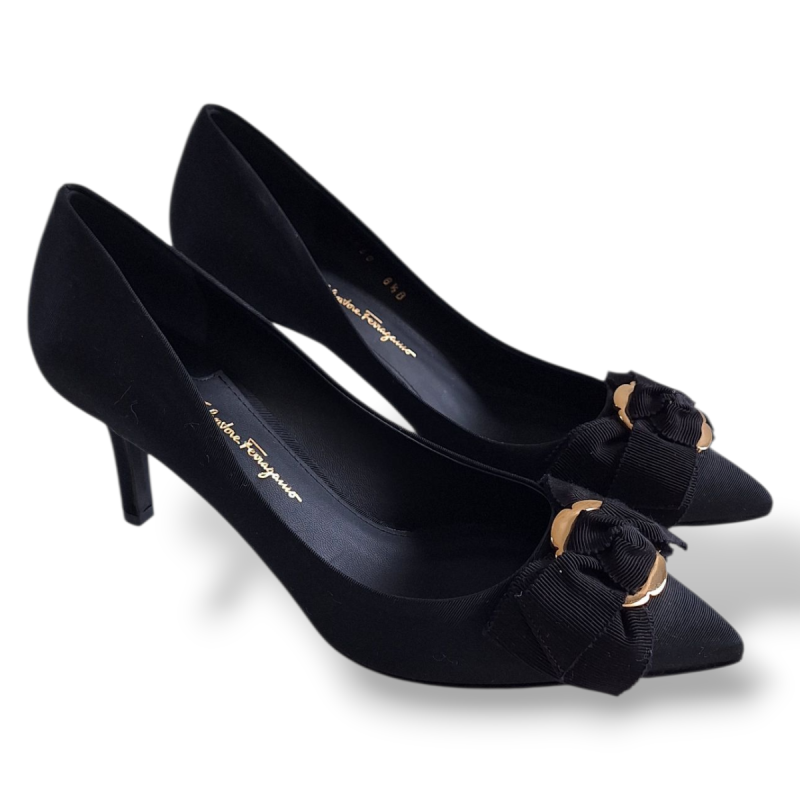 Scarpin Salvatore Ferragamo com Laço Preto - 37 Scarpin Salvatore Ferragamo com Laço Preto - 37