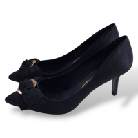 Scarpin Salvatore Ferragamo com Laço Preto - 37 Scarpin Salvatore Ferragamo com Laço Preto - 37