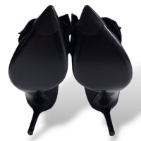 Scarpin Salvatore Ferragamo com Laço Preto - 37 Scarpin Salvatore Ferragamo com Laço Preto - 37