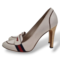 Sapato Gucci Couro Off-White GG - 35