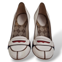 Sapato Gucci Couro Off-White GG - 35