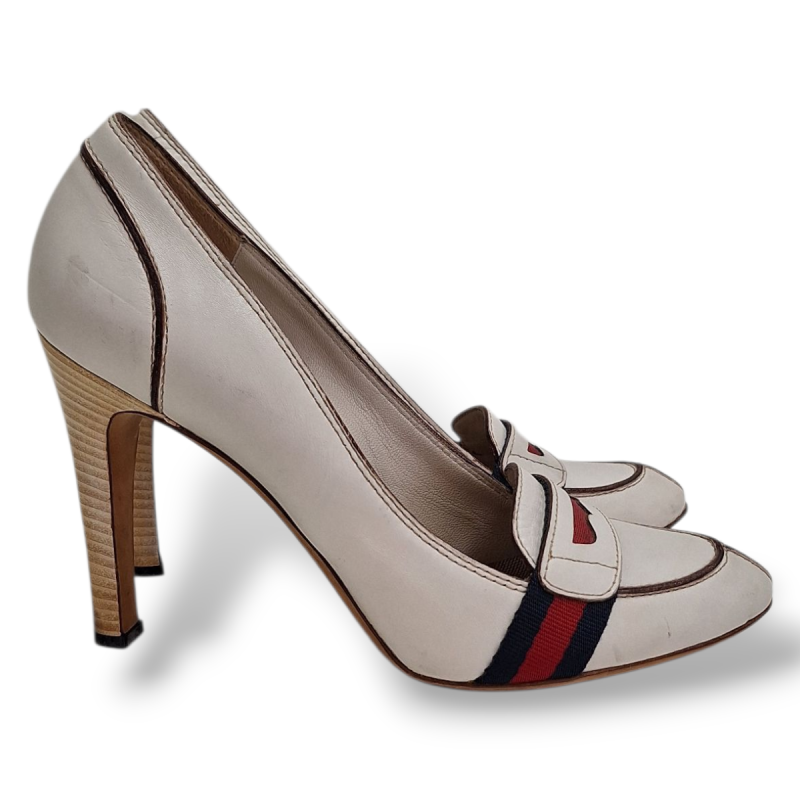 Sapato Gucci Couro Off-White GG - 35