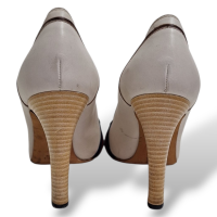 Sapato Gucci Couro Off-White GG - 35