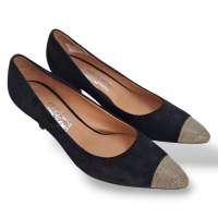 Scarpin Salvatore Ferragamo Preto em Camurça-37