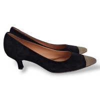 Scarpin Salvatore Ferragamo Preto em Camurça-37
