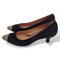 Scarpin Salvatore Ferragamo Preto em Camurça-37